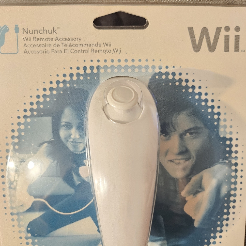Wii Nunchuck ~ White ~ Nintendo Official OEM Nunchuk Controller ~ New/Sealed